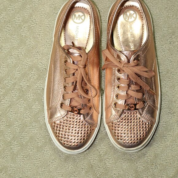 RARE! MICHAEL KORS  ROSE GOLD  STUDDED METALLIC SHINY LACE UP SNEAKERS Size 9 - Picture 2 of 7
